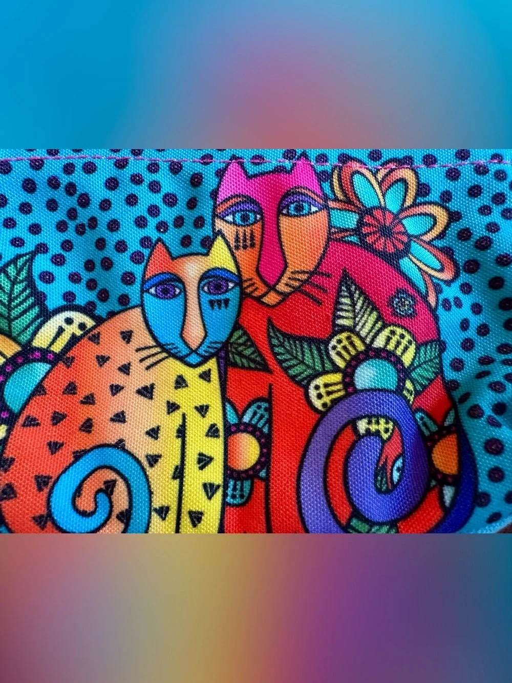 Laurel Burch colorful Cat makeup bag/pouch. Preowned Clean. Colorful